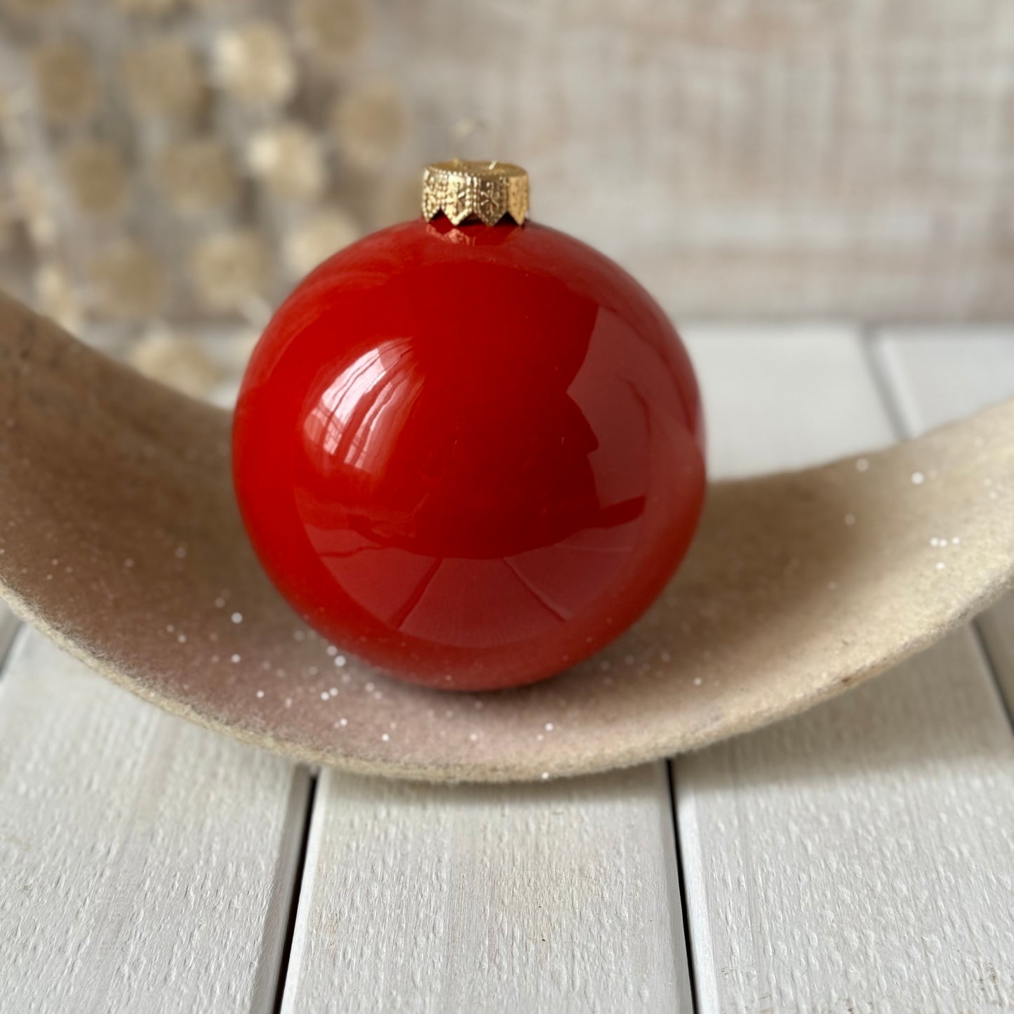 Pallina di Natale in ceramica realizzata a mano Made in Italy di colore rossa 