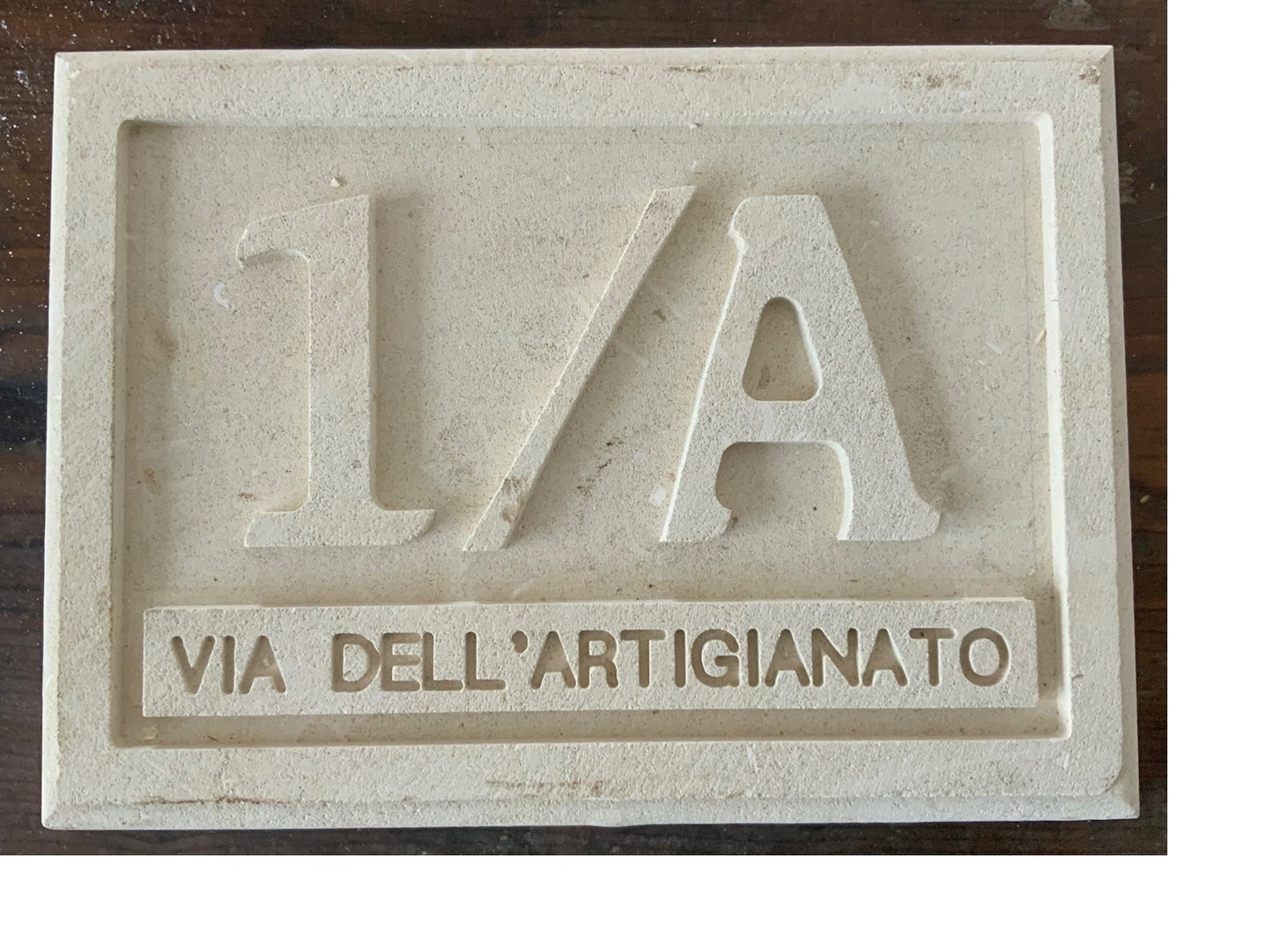 Numero civico in pietra leccese lavorato a mano