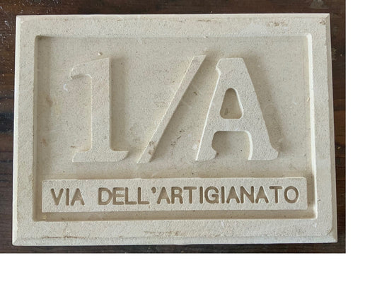 Numero civico in pietra leccese lavorato a mano